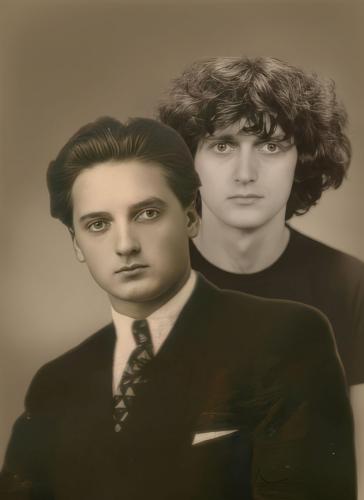 Na tejto fotografii som so svojím otcom, keď sme mali približne rovnaký vek.