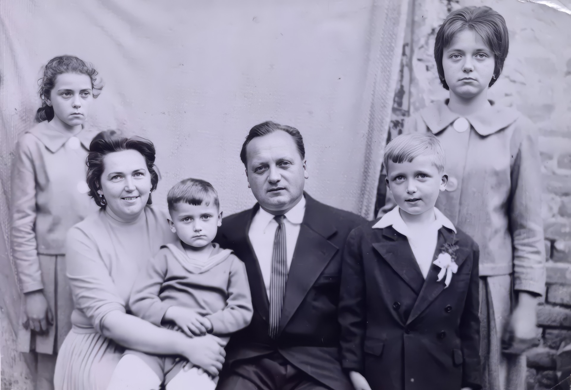 Zľava: Evička, mama, Ernest, otec, Marian a Tonička.