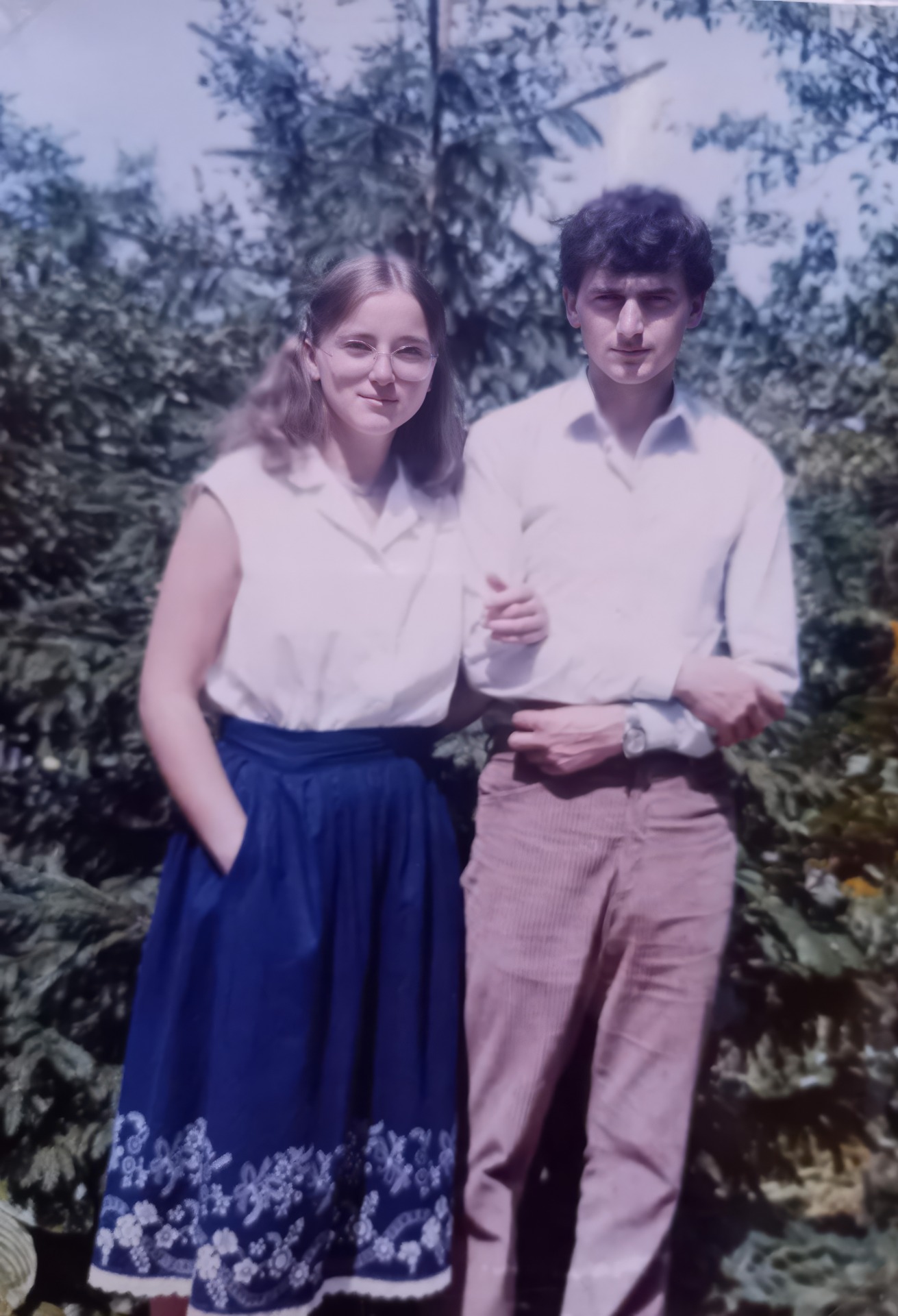 Ako vzorný vojak som dostal opušťák a tu je so mnou mladšia sestra Danka.