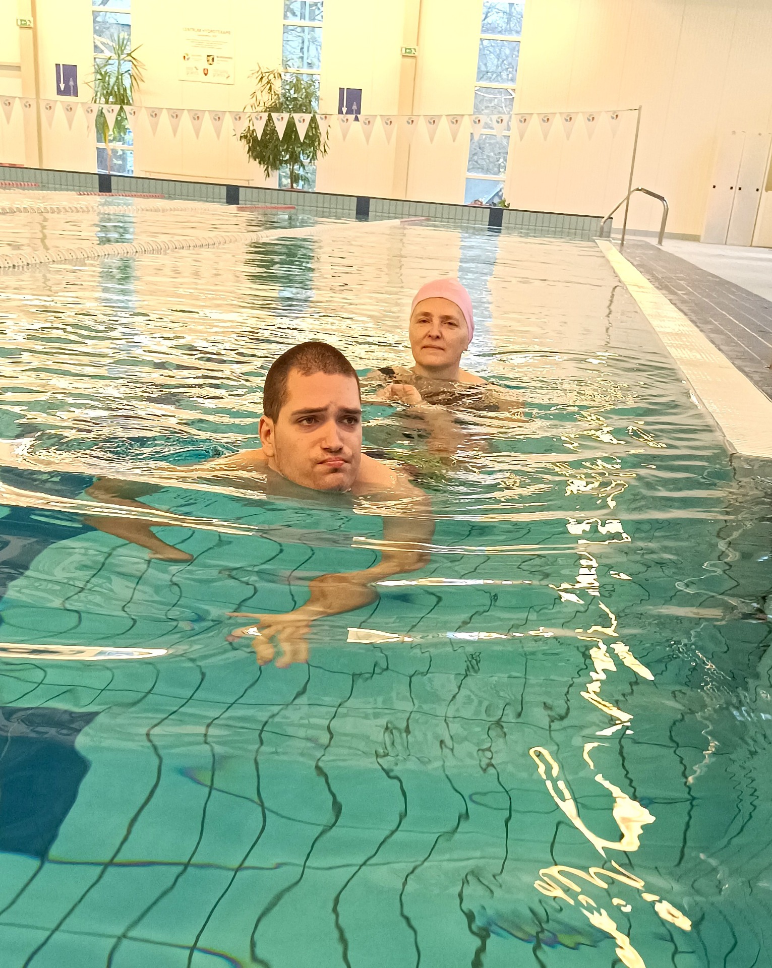 Michal s maminkou v plavárni