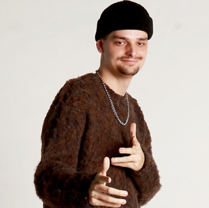 Mladý slovenský marketér a zakladateľ multimediálnej platformy HITRÁDIO SLOVAKIA Radoslav Suman počas prezentácie digitálnych trendov pre firemných klientov.